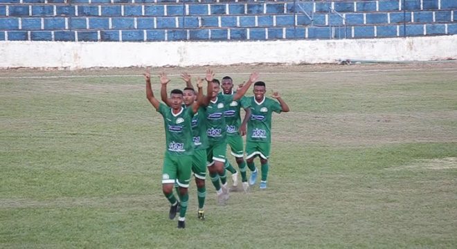 Em jogo com emoção e pegadinha da arbitragem, Icasa vence clássico e mantém tabu sobre rival