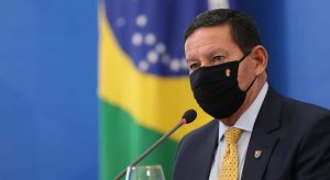 Hamilton Mourão testa positivo para Covid-19 e fica em isolamento em Brasília