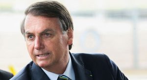 Bolsonaro nega interferência na Anvisa e diz ter pressa para vacina