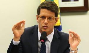 Ricardo Salles diz que Brasil pode neutralizar emissão de gases-estufa antes de 2060