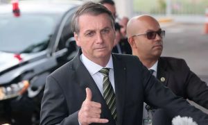 Bolsonaro viaja ao Guarujá para passar o feriado do Ano Novo