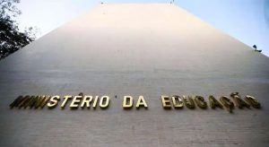 Reitores eleitos e não empossados por Bolsonaro questionam MEC