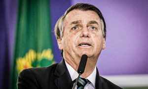 Bolsonaro assina Medida Provisória com R$ 20 bilhões para compra de vacinas