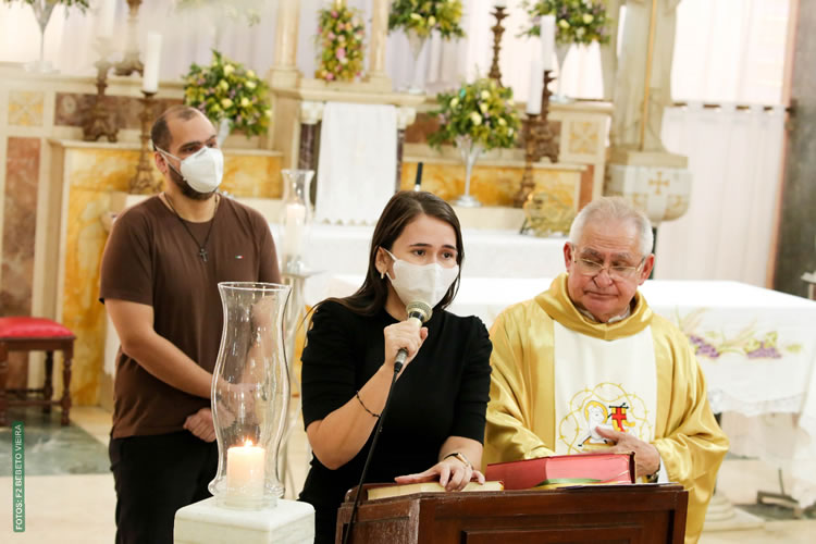 Missa de 7º dia de Normando Sóracles emociona parentes e amigos do radialista