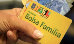 Projeto do Senado prevê substituir Bolsa Família por plano de redução da pobreza