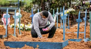 Brasil ultrapassa a marca de 200 mil mortes por Covid-19