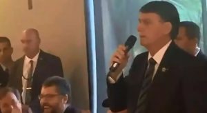 Bolsonaro xinga a imprensa por divulgar gasto com leite condensado