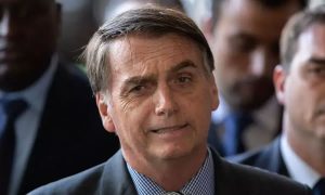 'Essa de 50% é uma boa?', pergunta Bolsonaro ao ironizar eficácia da Coronavac