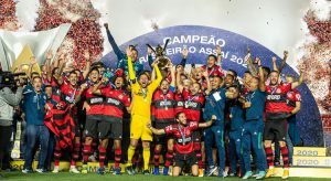 Flamengo perde para São Paulo, mas é campeão brasileiro com empate do Internacional