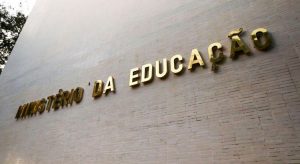 Na pandemia, MEC registra o menor gasto para educação básica da década