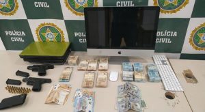 Polícia apreende R$ 62,7 mil reais, armas, munição e computador na casa do cantor Belo após prisão