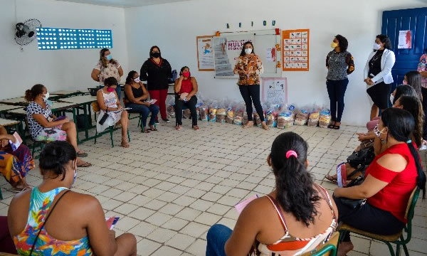 Vítimas de violência doméstica recebem cestas básicas no município de Crato