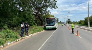 Barbalha realiza blitze de fiscalização no transporte coletivo contra Covid-19