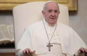 Papa Francisco recebe segunda dose da vacina contra a Covid-19