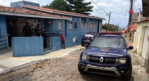 Bandidos armados invadem posto de saúde e roubam vacinas contra a Covid-19 em Natal