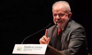 Juiz da Lava Jato de Curitiba mantém bloqueio de bens de Lula ao enviar processo