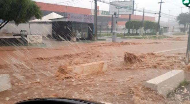 Com chuva de 63 milímetros, Juazeiro do Norte registra pontos de alagamento e trânsito lento