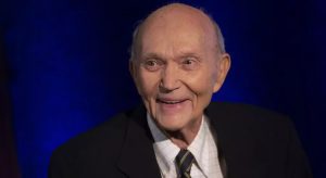 Morre astronauta Michael Collins, da missão Apollo 11, aos 90 anos