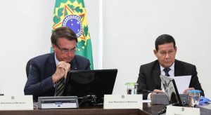 Regra libera 'aumento' de ganhos a Bolsonaro e a Mourão