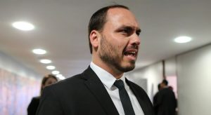 CPI da Covid: senador pede quebra de sigilo de Carlos Bolsonaro, Filipe Martins e Pazuello