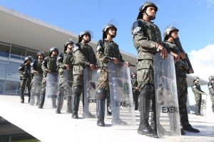 Datafolha aponta que 54% são contra militares em cargos no governo