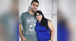 Jovem que matou a mãe e fingiu luto vivia vida de luxo e queria herança, diz MP