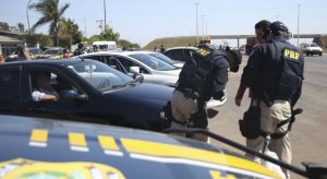 Polícia Rodoviário Federal aplica mais de 35 mil multas em rodovias durante feriado