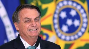 Bolsonaro pretende acabar com abono salarial dos trabalhadores para pagar Bolsa Família de R$ 300