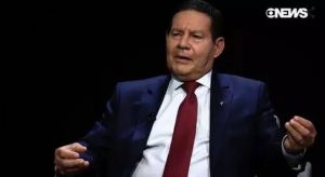 Mourão admite falha do governo por não fazer campanha 'firme' sobre a pandemia