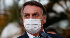 Bolsonaro afirma que TCU inflou relatório com 50% a mais de mortes por Covid-19