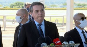 Após falas golpistas, Bolsonaro se diz alvo de boicote de 'gente importante'