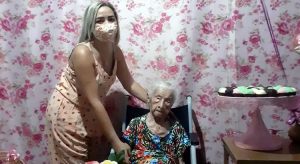 Idosa comemora 120 anos e ganha duas festas de aniversário no Maranhão