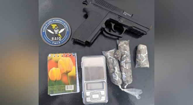 Raio apreende maconha, simulacro de arma de fogo e balança de precisão em Icó