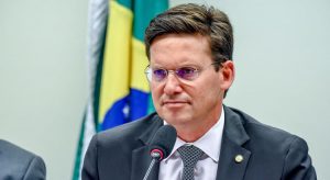 Auxílio Brasil chegará aos R$ 400 apenas em dezembro, diz governo