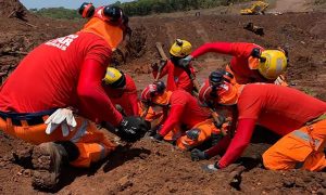 Bombeiros encontram mais um corpo em Brumadinho dois anos e oito meses após tragédia