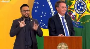 Bolsonaro constrange Michelle ao revelar intimidade do casal