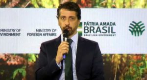 Nova meta do Brasil é reduzir emissões em 50% até 2030, diz ministro do Meio Ambiente