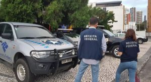 Delegados da Receita entregam cargos após reajuste só para policiais