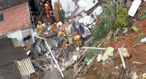 Chuva causa ao menos 18 mortes, deslizamento e alagamento em São Paulo