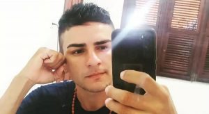 Jovem morre após carro descer em parede de açude no interior do Ceará