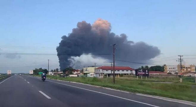 Incêndio de grandes proporções atinge fábrica da Alpargatas, em Santa Rita, PB