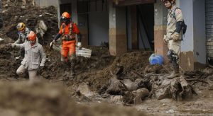 Bombeiros atualizam número de mortos em Petrópolis para 176