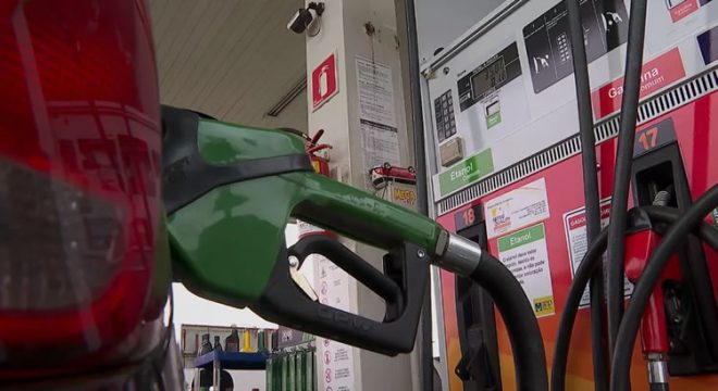 Litro da gasolina chega a R$ 8,20 em postos no interior do Ceará