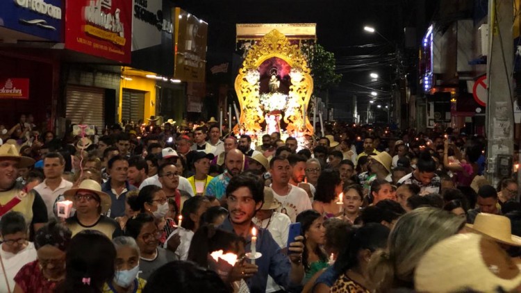 Procissão Luminosa Marca Encerramento Da Romaria Das Candeias, Em ...