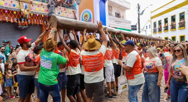 Pau Mirim durante o cortejo cultural da festa de Santo Antônio 2024. Foto: Aerlon Avelino